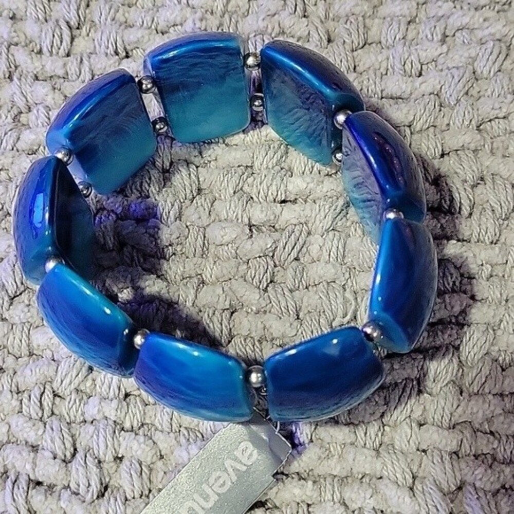 NWOT Blue Ombre Beaded Stretchy Bracelet